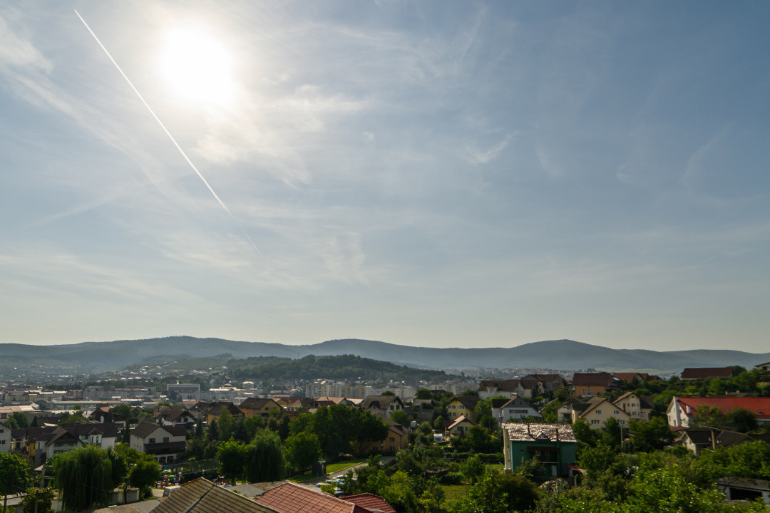 0% comision Apartament 5 camere, living, 2 bai, ideal pentru o familie numeroasa