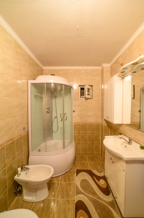 0% comision Apartament 5 camere, living, 2 bai, ideal pentru o familie numeroasa