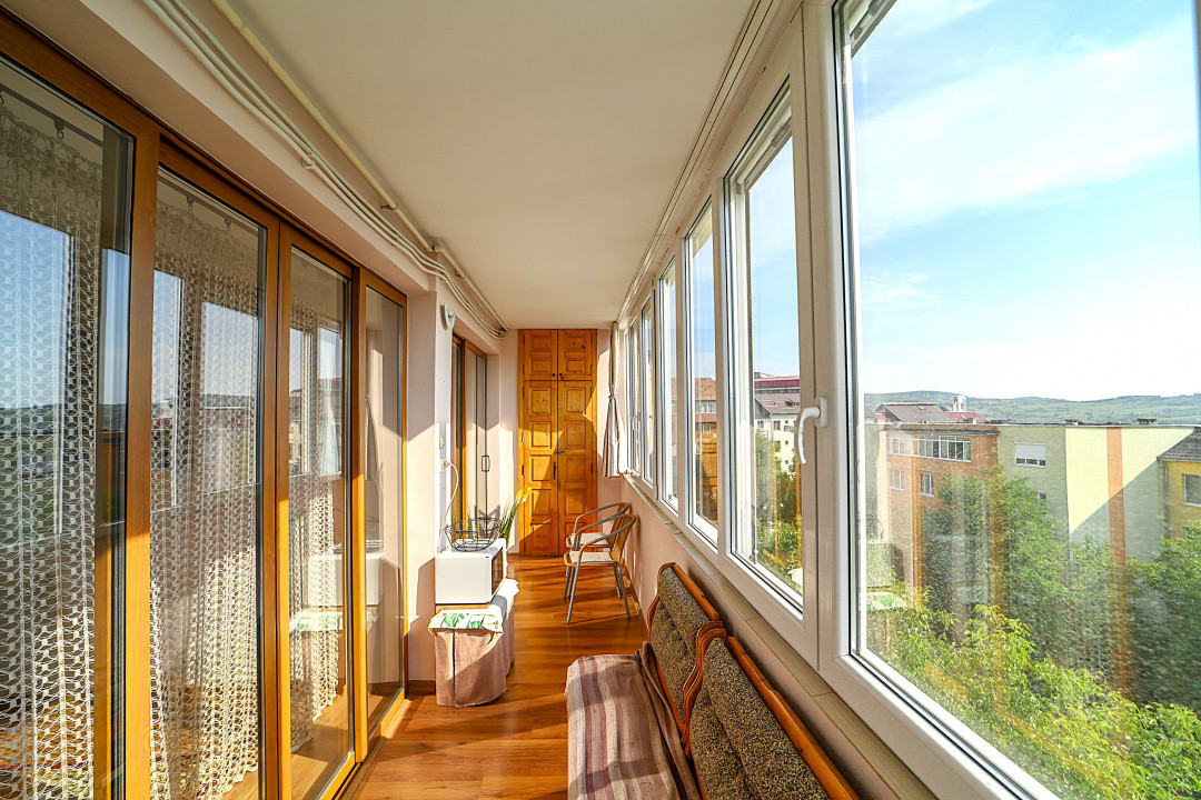 0% comision Apartament 5 camere, living, 2 bai, ideal pentru o familie numeroasa