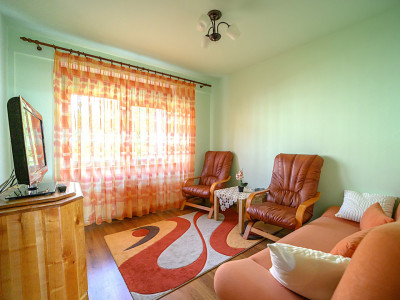 Apartament 5 camere, living, 2 bai, ideal pt. o familie numeroasa, 0% comision