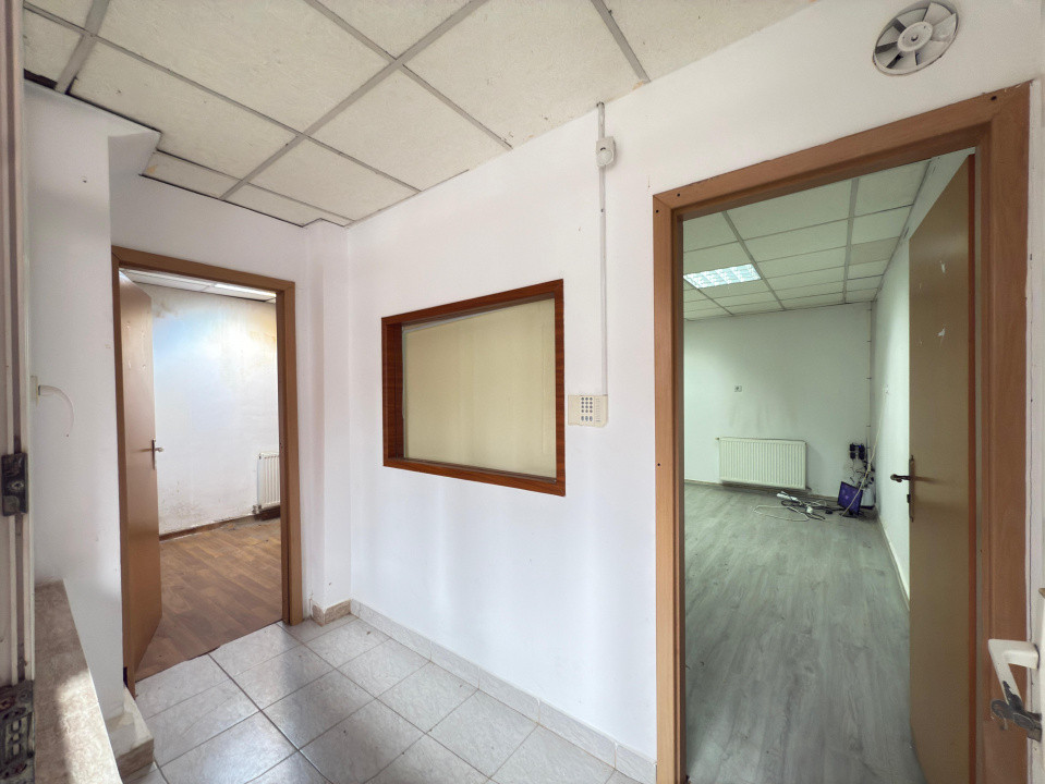 Spatiu comercial/birou, 93 mp, str. Sfanta Vineri, parter