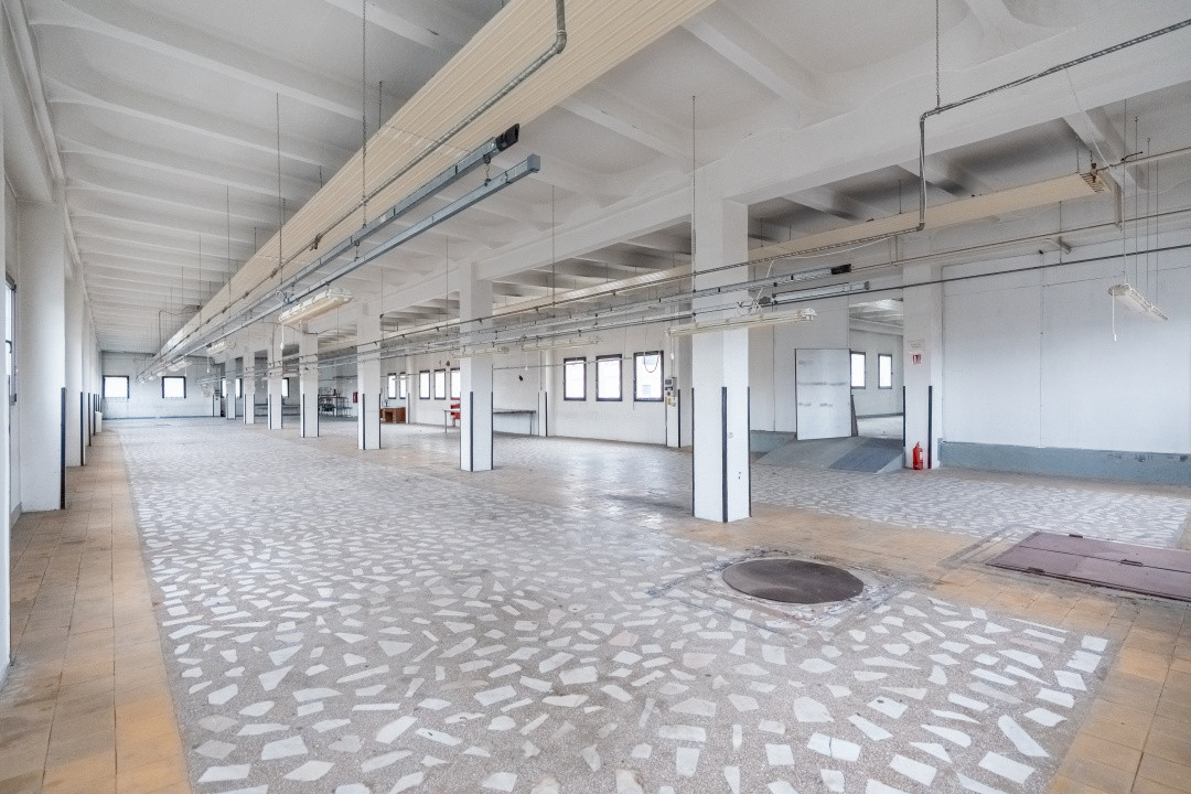 Spatiu industrial/comercial P+1, 3400 mp utili, teren 4000 mp, Marasti