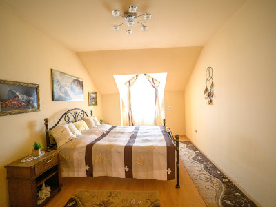 Apartament 5 camere, living, 2 bai, ideal pt. o familie numeroasa, 0% comision