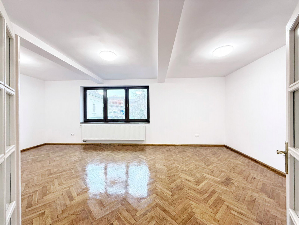 Birou situat Central la strada principala, 2 incaperi, disponibil imediat