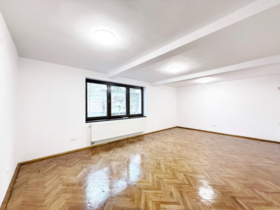 Birou situat Central la strada principala, 2 incaperi, disponibil imediat