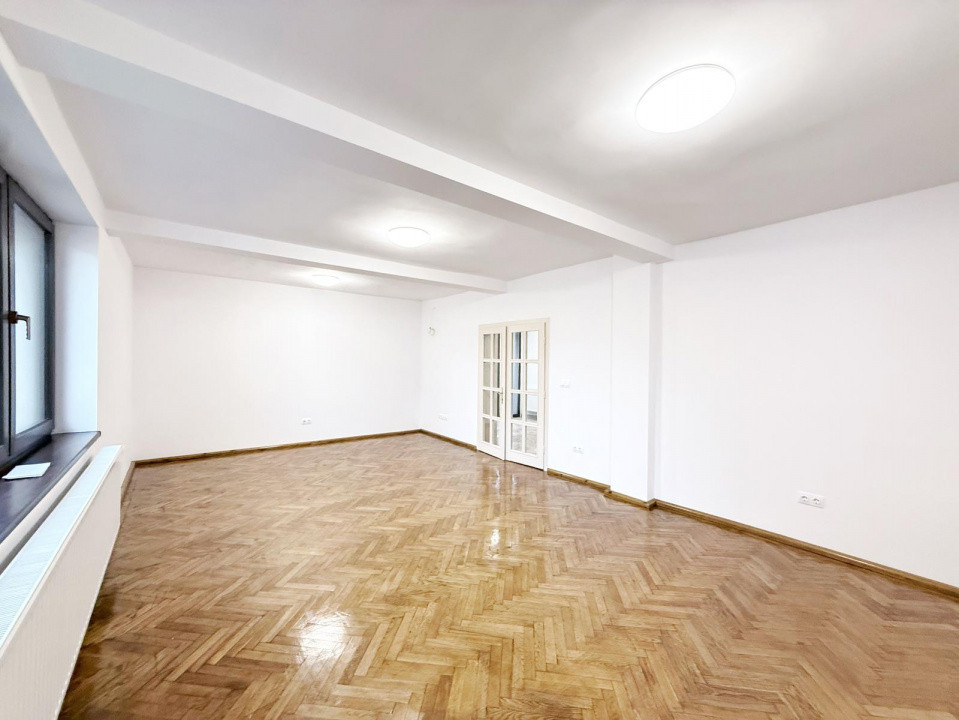 Birou situat Central la strada principala, 2 incaperi, disponibil imediat