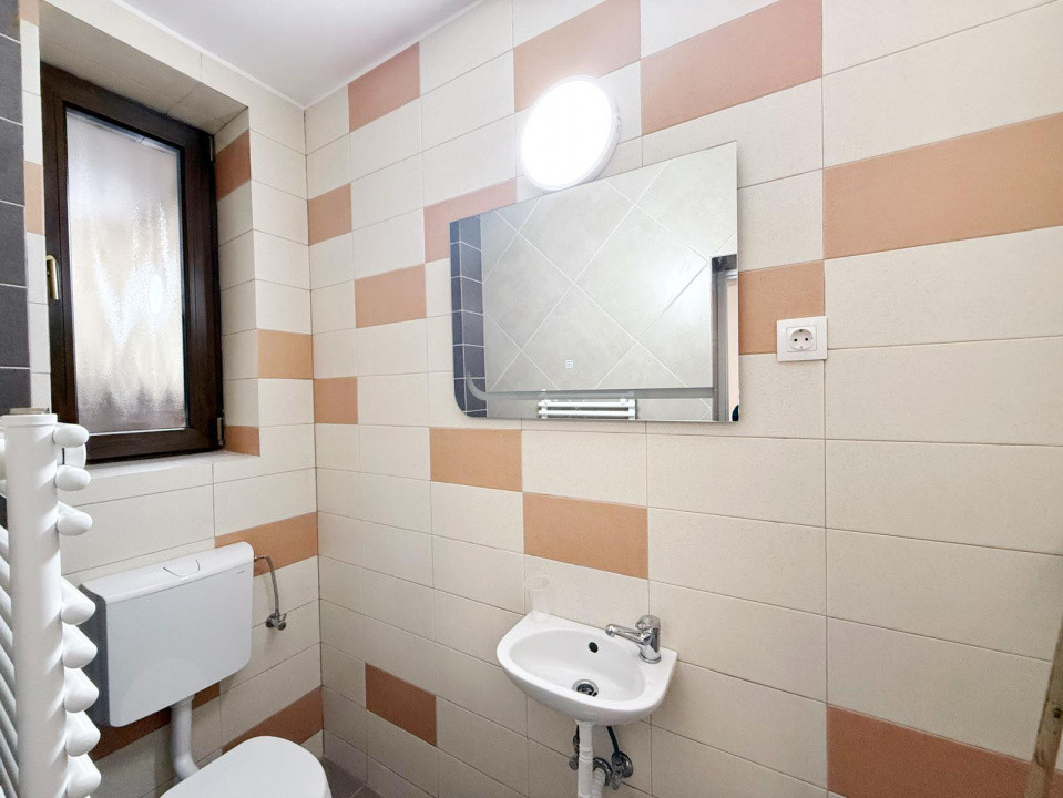 Birou situat Central la strada principala, 2 incaperi, disponibil imediat