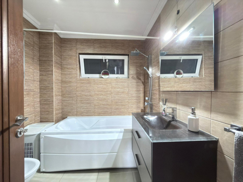 Casă spațioasă, complet utilată, zonă verde, zonă liniștită. 0% Comision 