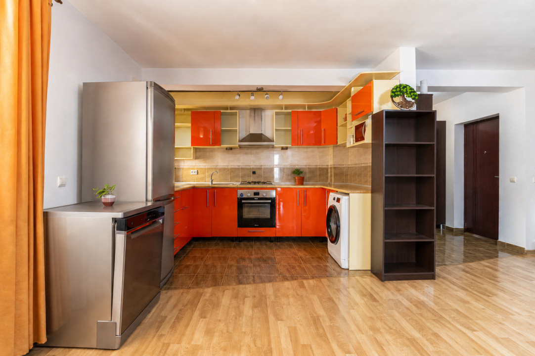 Comision 0% Apartament 4 camere cu terasa, bloc 2008, parcare si garaj, Bradet