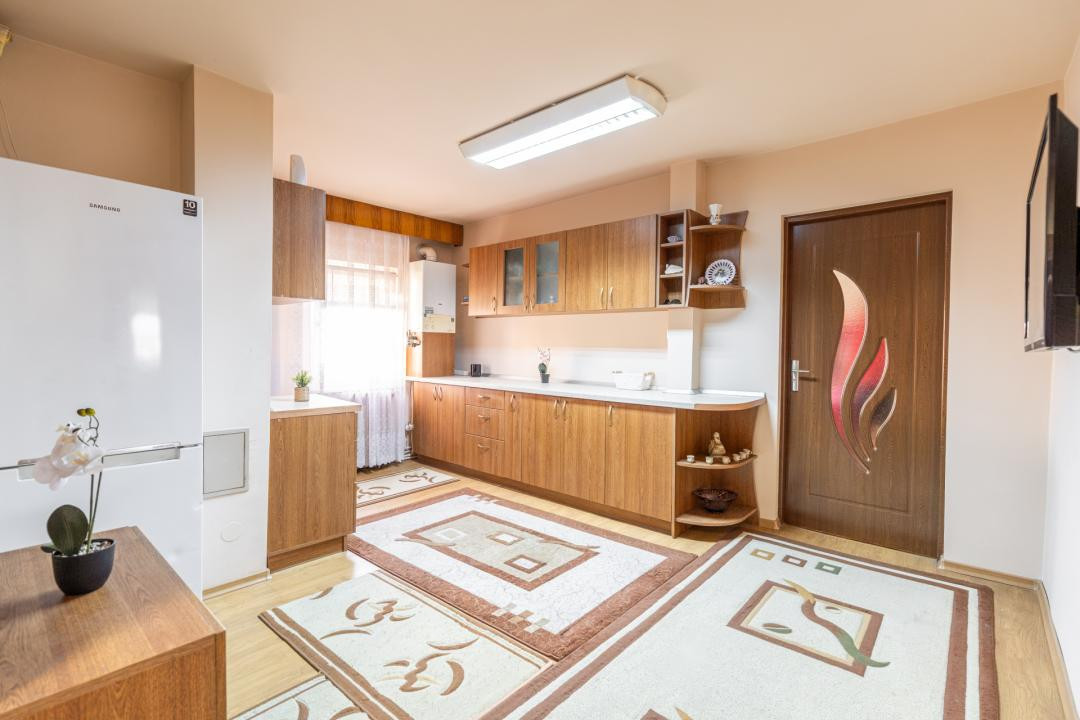 Apartament 3 camere, balcon, ETAJ 3, centrala proprie, bloc izolat, Dumbrava II