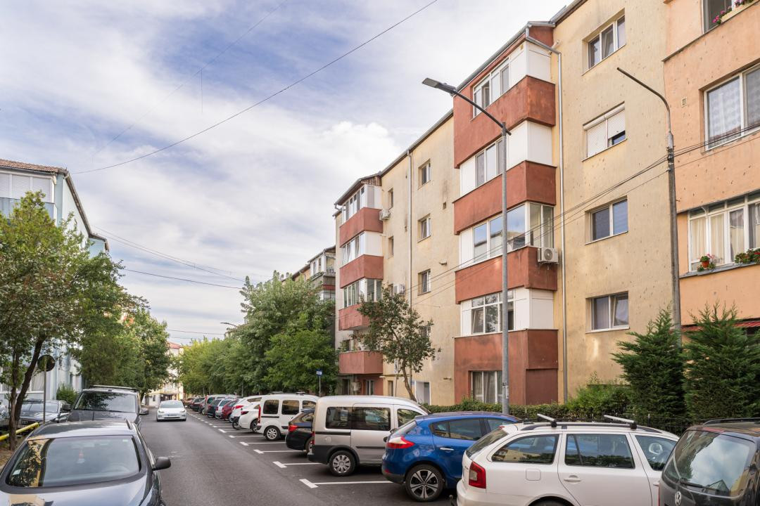 Apartament 3 camere, balcon, ETAJ 3, centrala proprie, bloc izolat, Dumbrava II