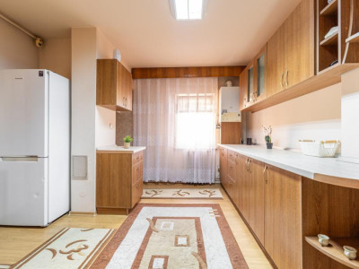 Apartament 3 camere, balcon, ETAJ 3, centrala proprie, bloc izolat, Dumbrava II