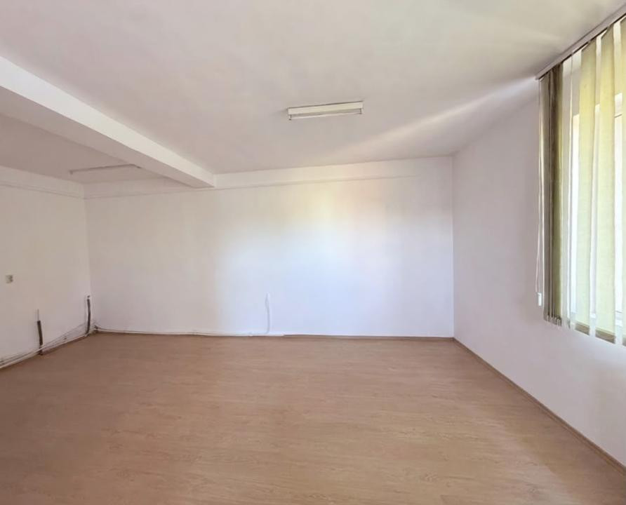 Birou la casa, 20 mp, parcare, zona Ambient, aproape de aeroport