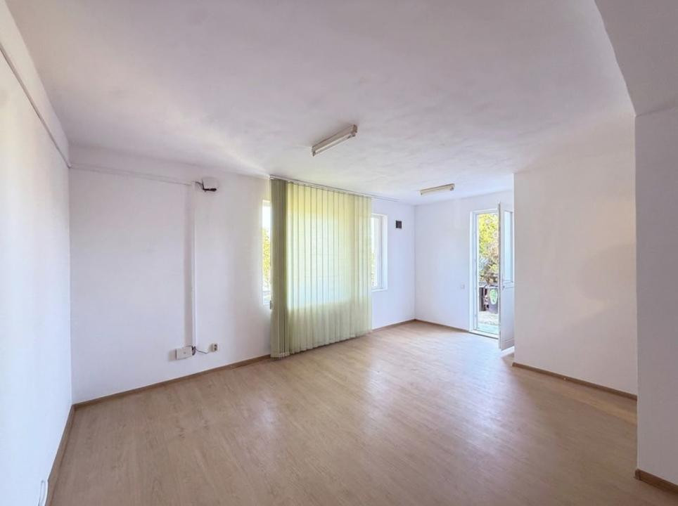 Birou la casa, 20 mp, parcare, zona Ambient, aproape de aeroport