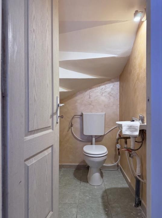 Birou la casa, 20 mp, parcare, zona Ambient, aproape de aeroport