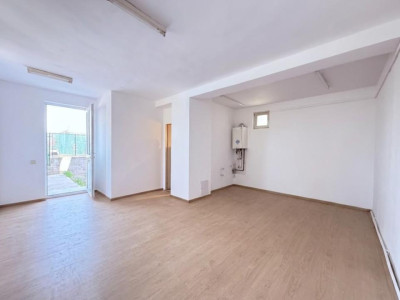 Birou la casa, 20 mp, parcare, zona Ambient, aproape de aeroport