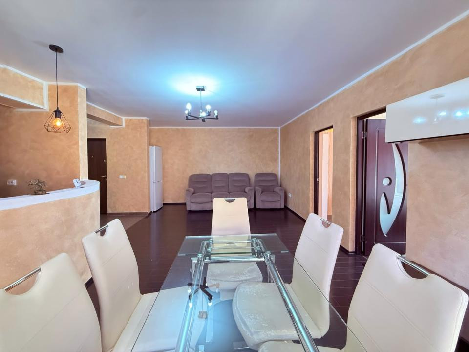 Inchiriere Apartament 4 camere, bloc 2008, parcare, Hotel Royal, Bradet