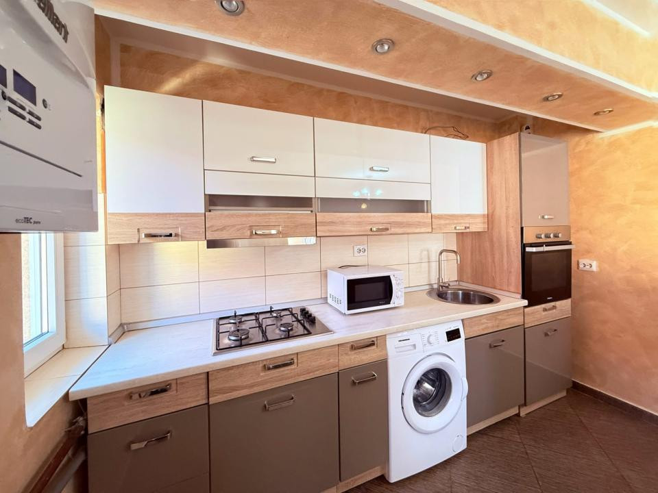 Inchiriere Apartament 4 camere, bloc 2008, parcare, Hotel Royal, Bradet