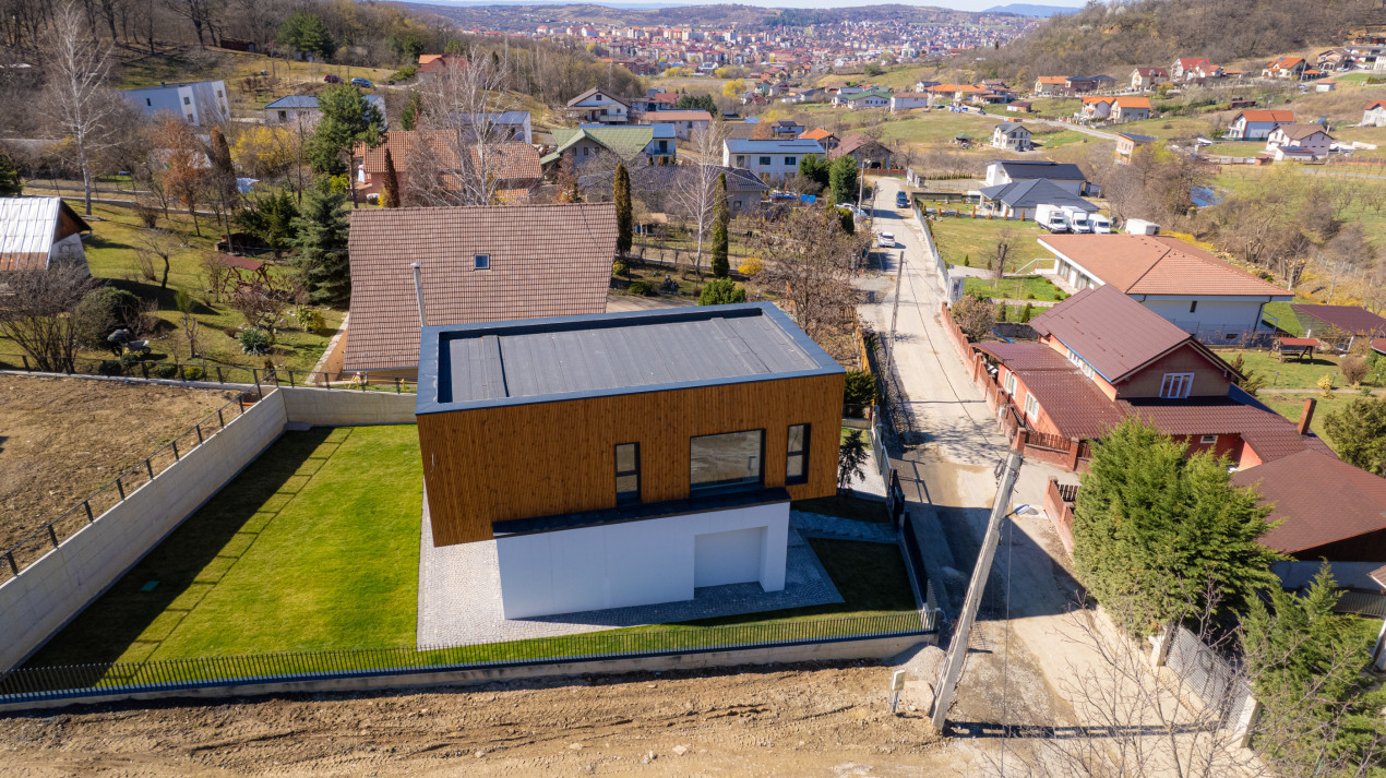Vila exclusivista zona Episcopiei, garaj, incalzire in pardoseala, terasa