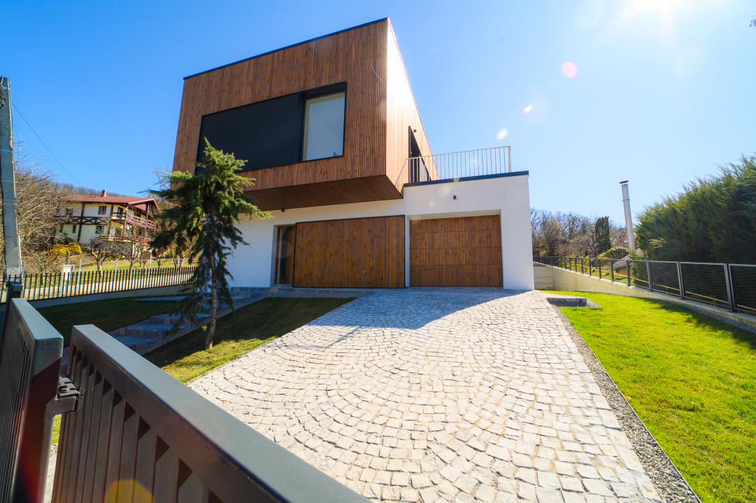 Vila exclusivista zona Episcopiei, garaj, incalzire in pardoseala, terasa
