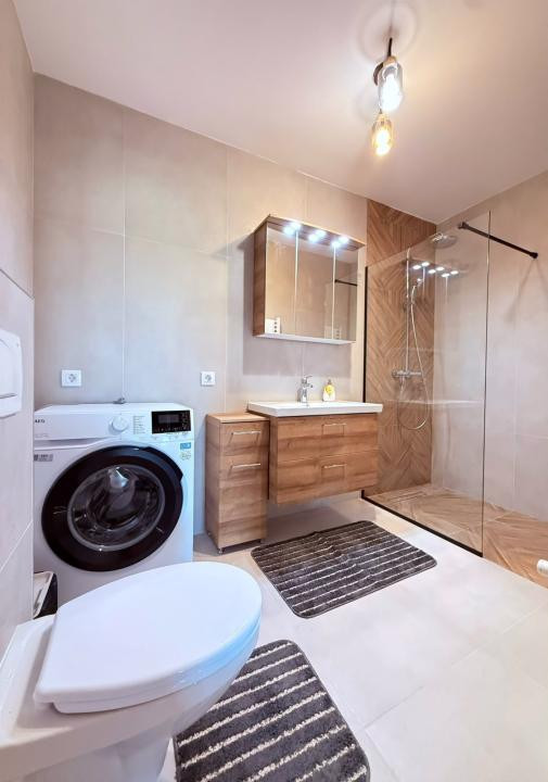 PRIMA INCHIRIERE! 2 camere cu terasa si parcare, et 3, lift, TOTUL NOU