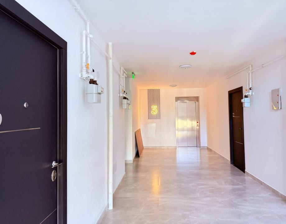 PRIMA INCHIRIERE! 2 camere cu terasa si parcare, et 3, lift, TOTUL NOU