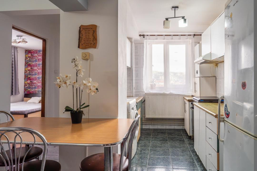 ULTRACENTRAL, langa PRIMARIE - 3 camere, balcon, etaj 7/10, bloc izolat