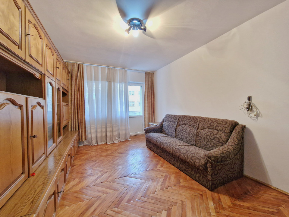 3 camere decomandate, zona Simion Barnutiu, et. 2, disponibil imediat!
