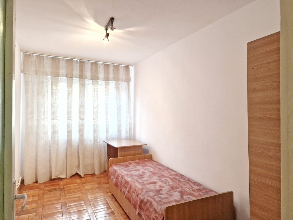 3 camere decomandate, zona Simion Barnutiu, et. 2, disponibil imediat!