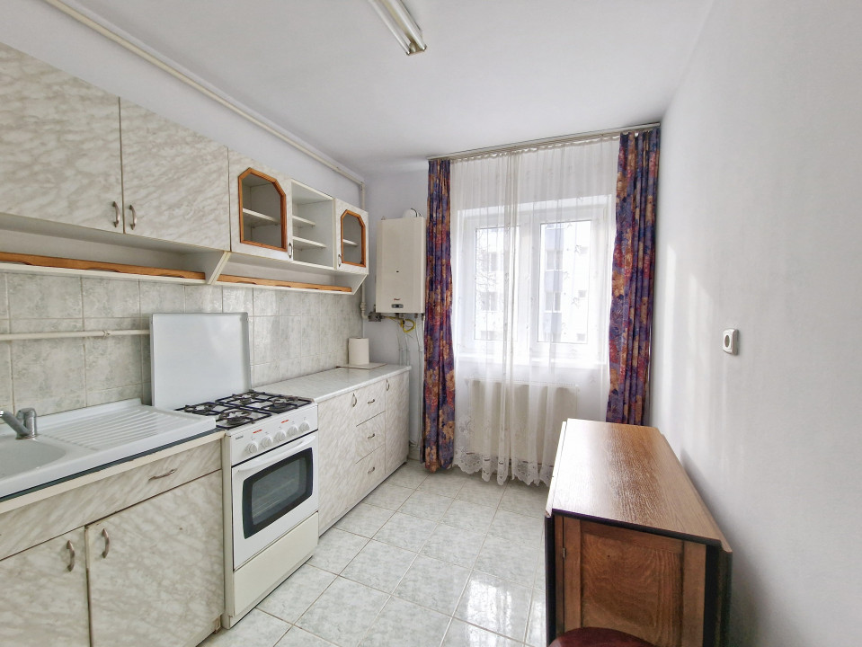 3 camere decomandate, zona Simion Barnutiu, et. 2, disponibil imediat!