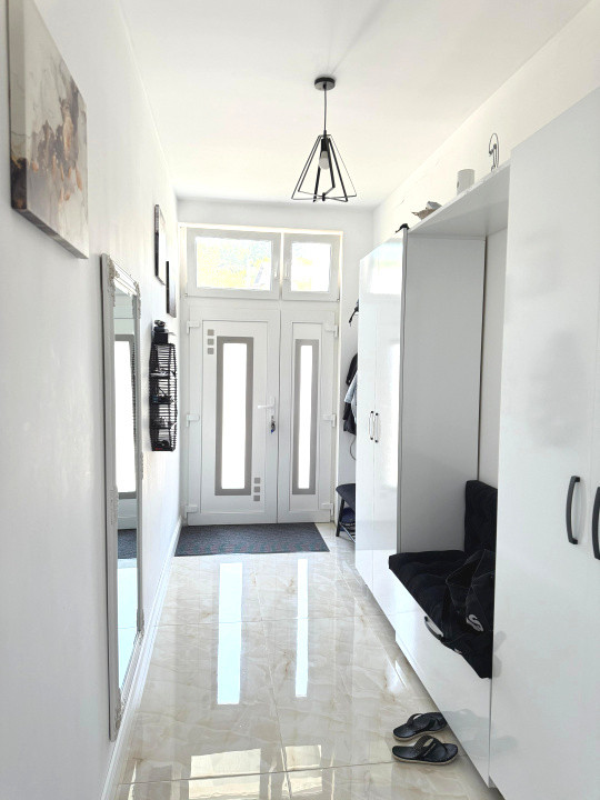 Casă modernă elegantă, curte generoasă de 700 mp în zona Episcopiei