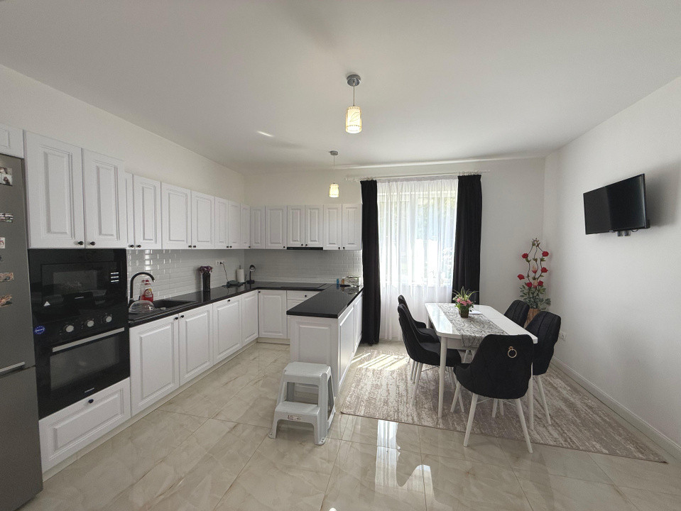 Casă modernă elegantă, curte generoasă de 700 mp în zona Episcopiei