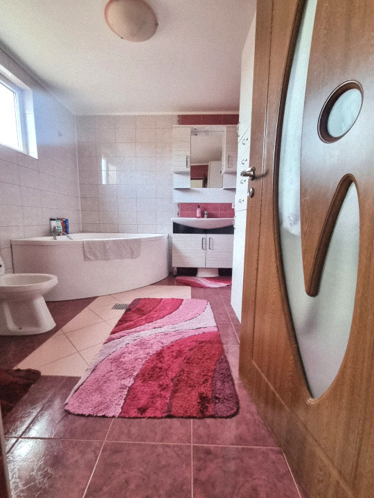 Casa individuala, curte si panouri fotovoltaice, 0% comision