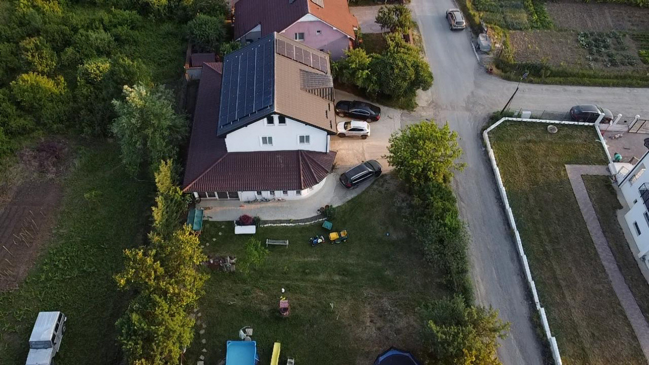 Casa individuala, curte si panouri fotovoltaice, 0% comision