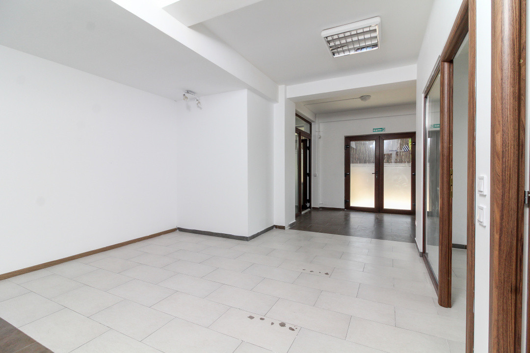 Spatiu comercial / birou /showroom /cabinet, imobil 2013, 108 mp + terase