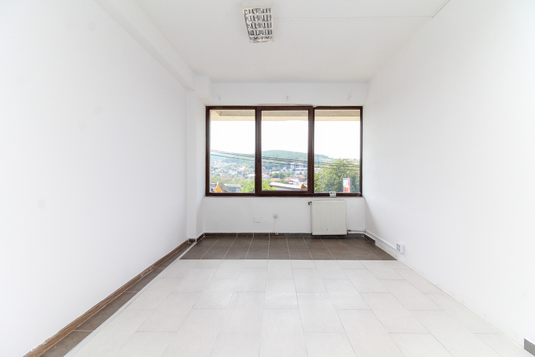 Spatiu comercial / birou /showroom /cabinet, imobil 2013, 108 mp + terase