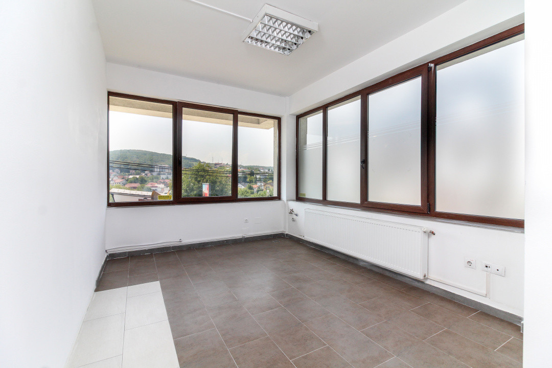 Spatiu comercial / birou /showroom /cabinet, imobil 2013, 108 mp + terase