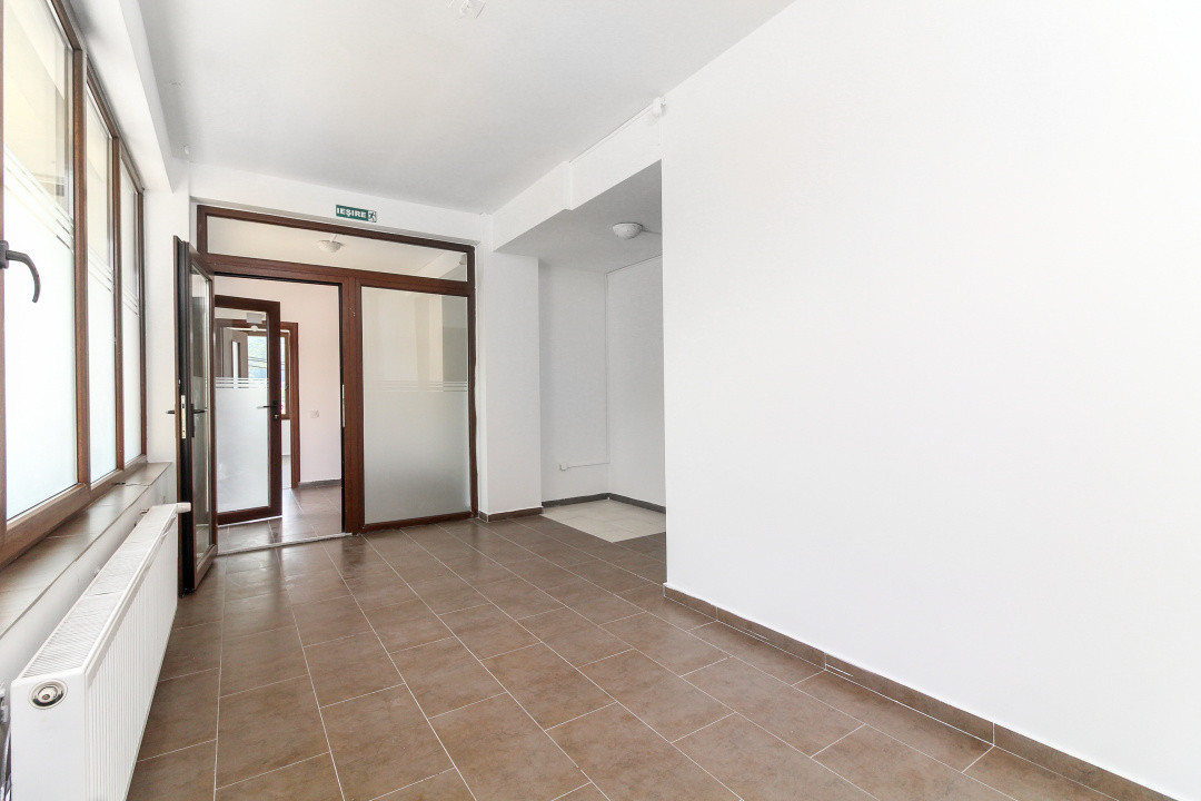 Spatiu comercial / birou /showroom /cabinet, imobil 2013, 108 mp + terase