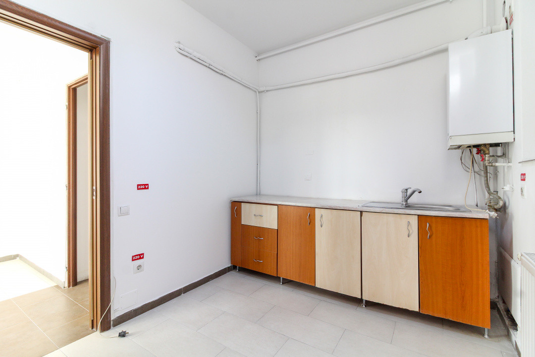 Spatiu comercial / birou /showroom /cabinet, imobil 2013, 108 mp + terase