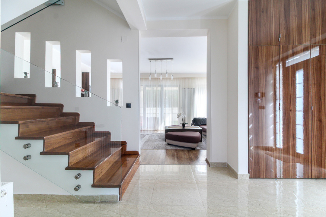 Casa LA CHEIE cu 5 camere si 4 bai, 222 mp, dormitorare mari, Buna Ziua