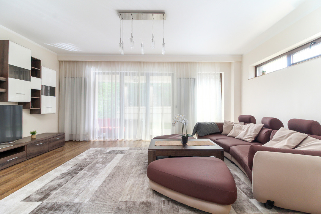 Casa LA CHEIE cu 5 camere si 4 bai, 222 mp, dormitorare mari, Buna Ziua
