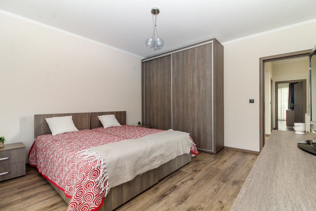 Casa LA CHEIE cu 5 camere si 4 bai, 222 mp, dormitorare mari, Buna Ziua