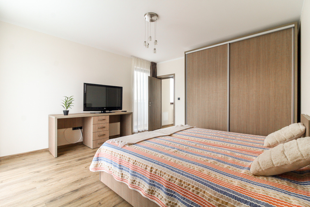 Casa LA CHEIE cu 5 camere si 4 bai, 222 mp, dormitorare mari, Buna Ziua
