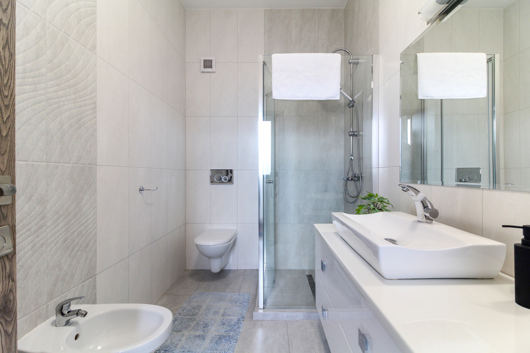 Casa LA CHEIE cu 5 camere si 4 bai, 222 mp, dormitorare mari, Buna Ziua