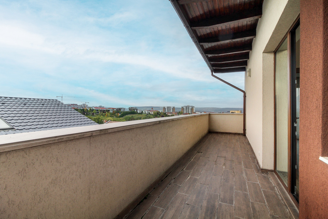 Casa LA CHEIE cu 5 camere si 4 bai, 222 mp, dormitorare mari, Buna Ziua