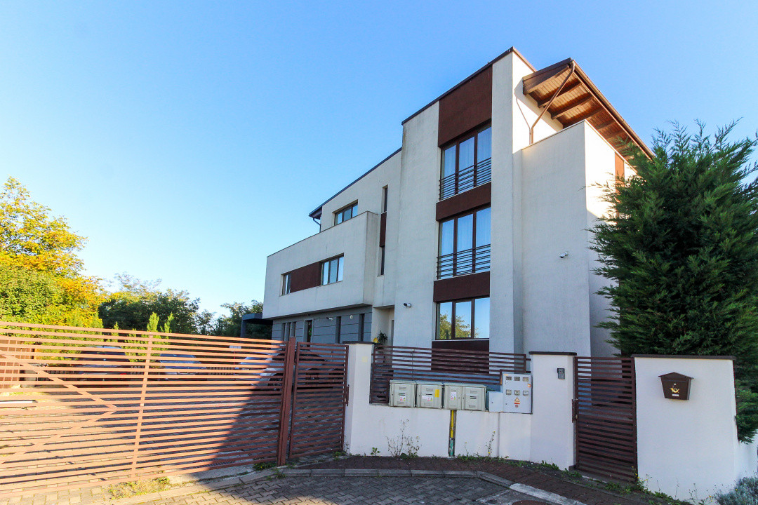Casa LA CHEIE cu 5 camere si 4 bai, 222 mp, dormitorare mari, Buna Ziua