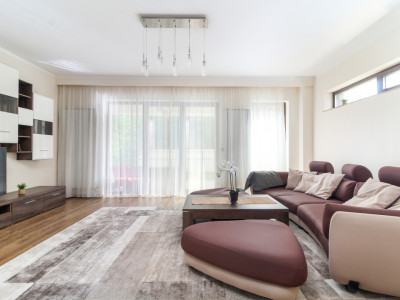 Casa LA CHEIE cu 5 camere si 4 bai, 200 mp, dormitoare mari, Buna Ziua