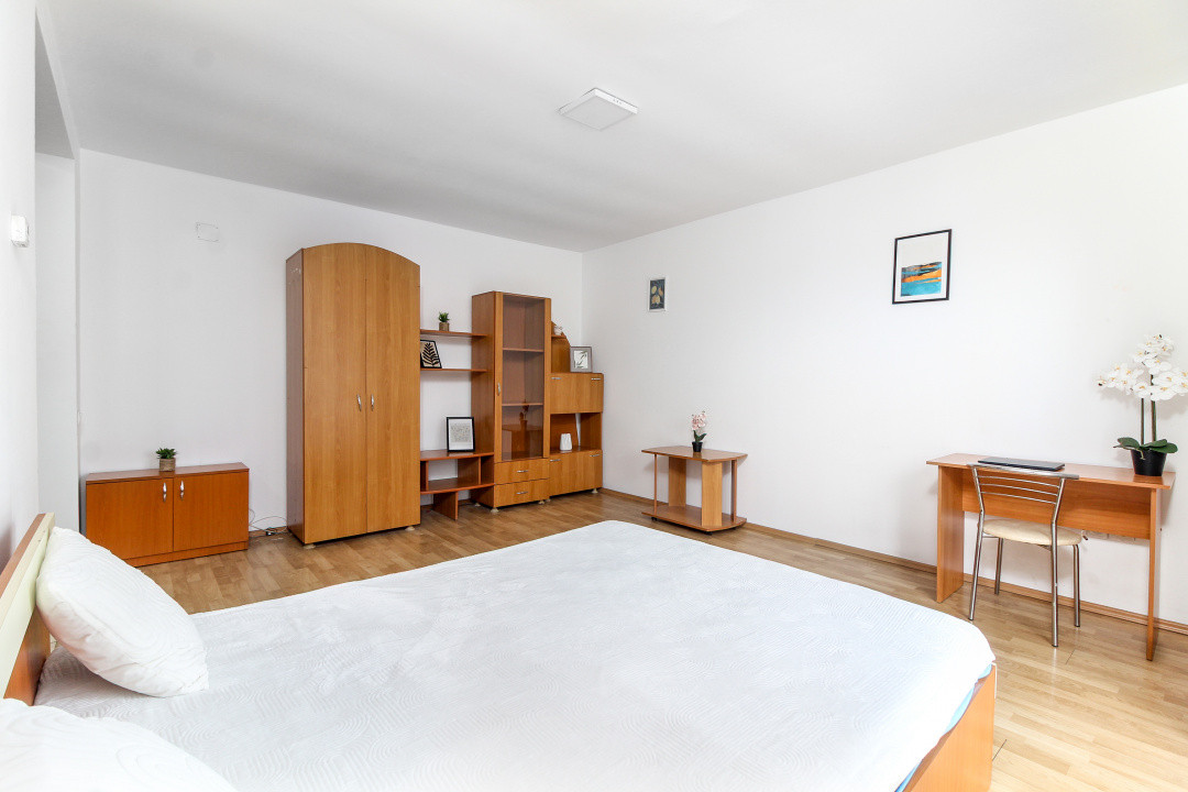 Apartament Zorilor UMF cu o camera, bloc dupa 2000, etaj 2