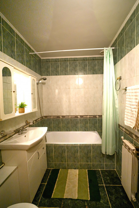 0% comision Apartament 5 camere, living, 2 bai, ideal pentru o familie numeroasa