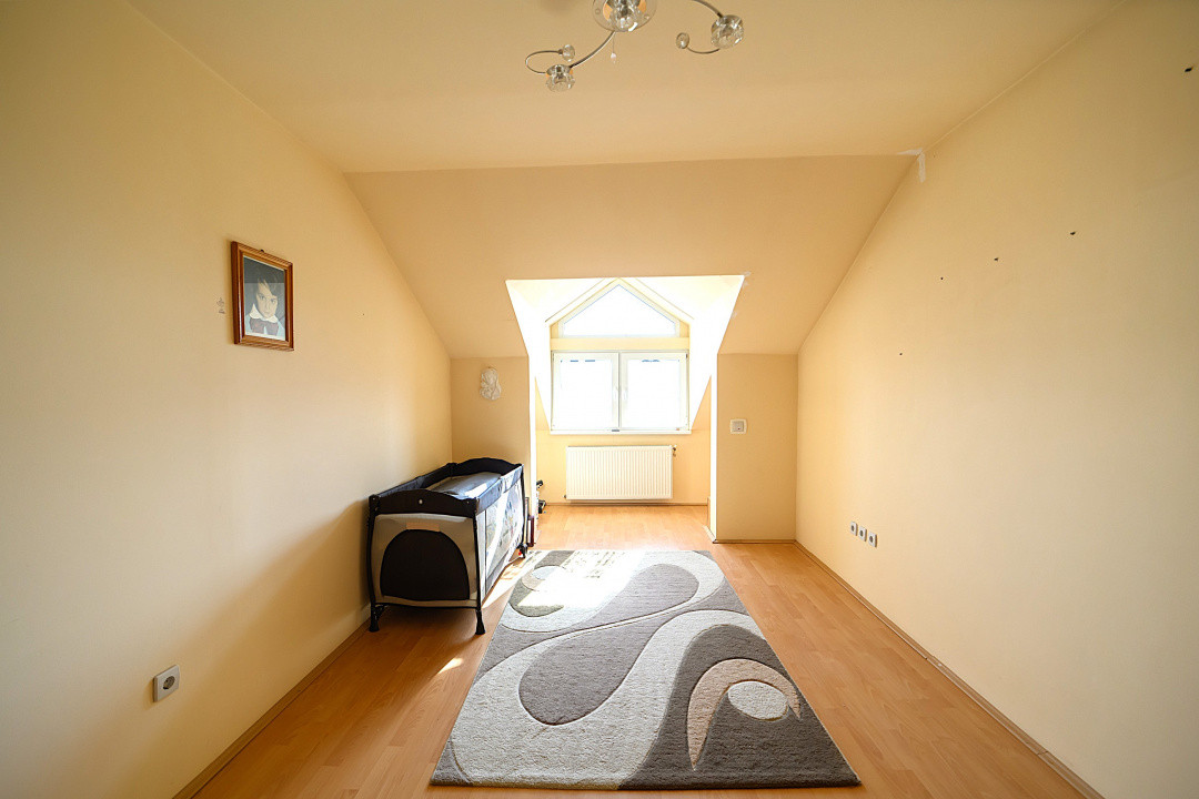 0% comision Apartament 5 camere, living, 2 bai, ideal pentru o familie numeroasa